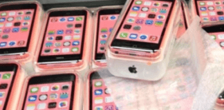 Noi imagini ne prezinta ambalajul mai multor versiuni de culoare ale iPhone 5C si instructiunile de utilizare