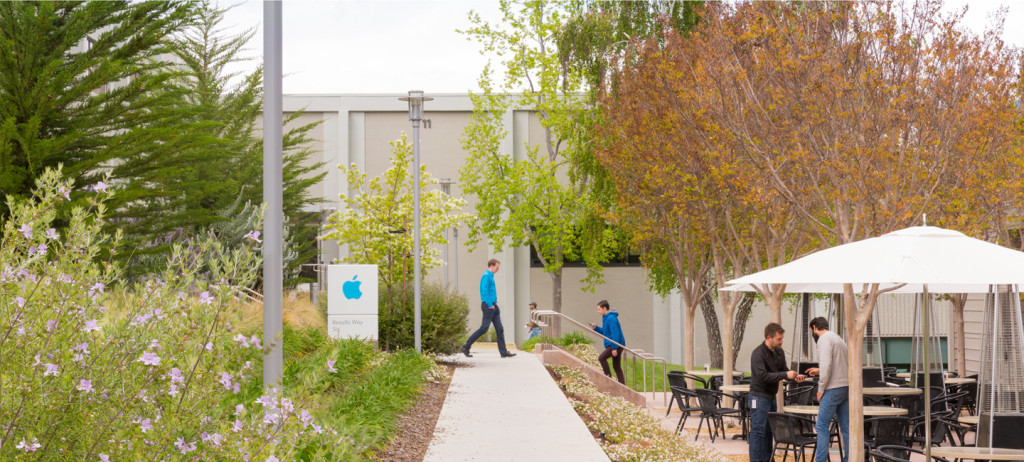 Apple Cupertino (1440x650)
