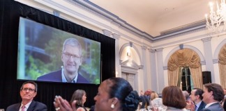 Directorul Apple vorbește despre importanța intimității și criptării. El critică Google Foto