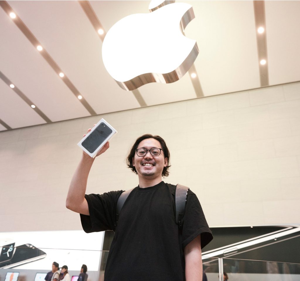 lansare-iphone-7-client-apple-store
