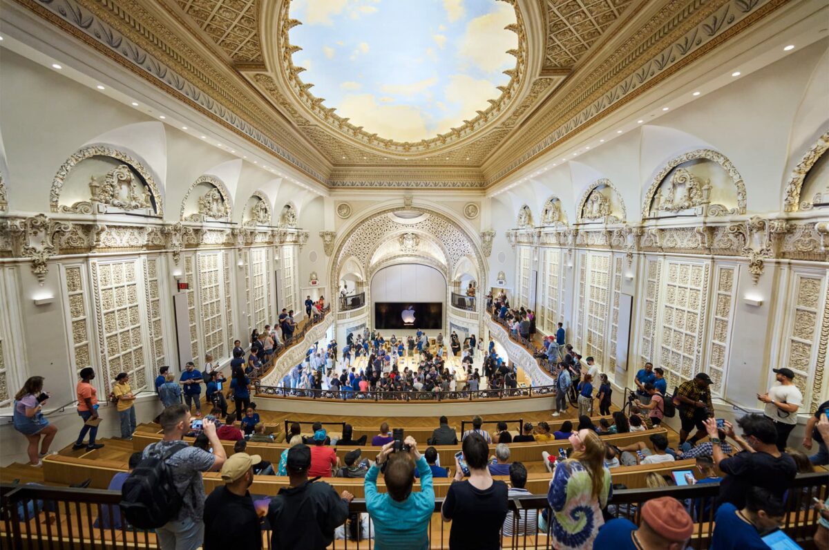 Apple a prezentat rezultatele financiare pentru trimestrul 2 din 2021 și noi recorduri stabilite rezultate apple trimestru 2 2021 - Apple Tower Theatre LA